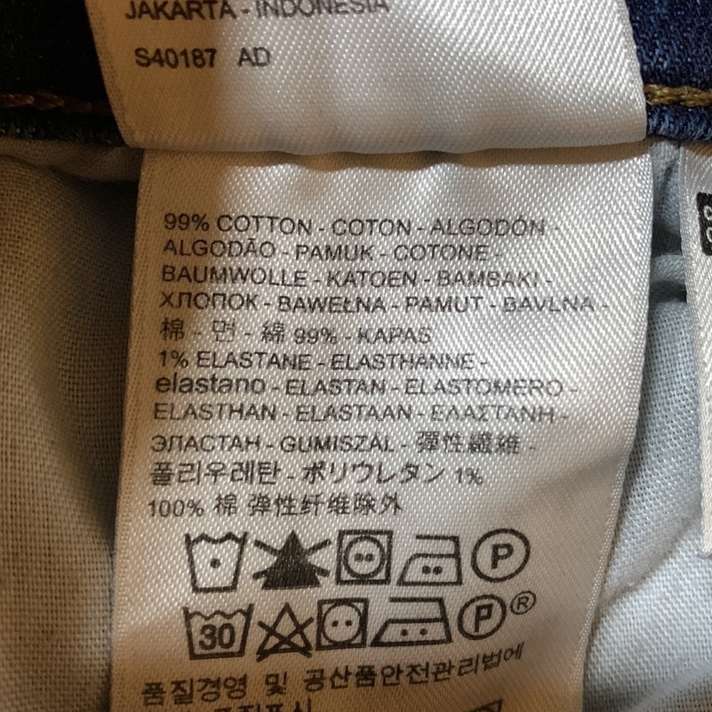 Levi Jean shorts Sz 31, good condition, measurements below - Picture 4 of 4